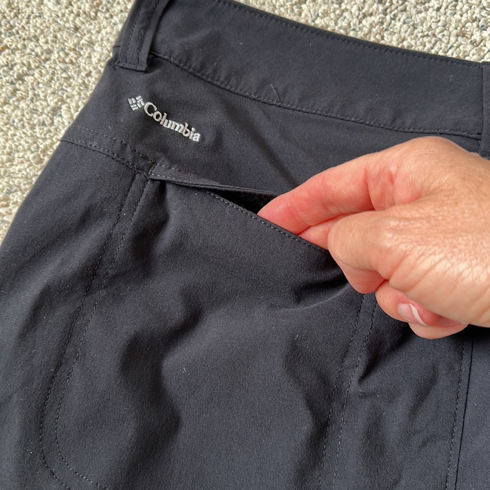 Columbia Size 8 Omni-shield skirt w/ mesh pockets. Great for over bathing suit. - Picture 7 of 9